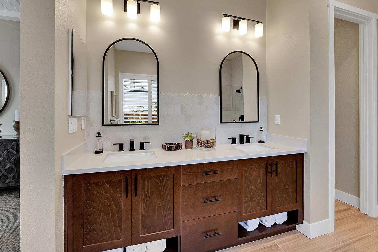 Kiper_SkyeAtRiverIslands_Res1-Bathroom_7395a-11x8_geo