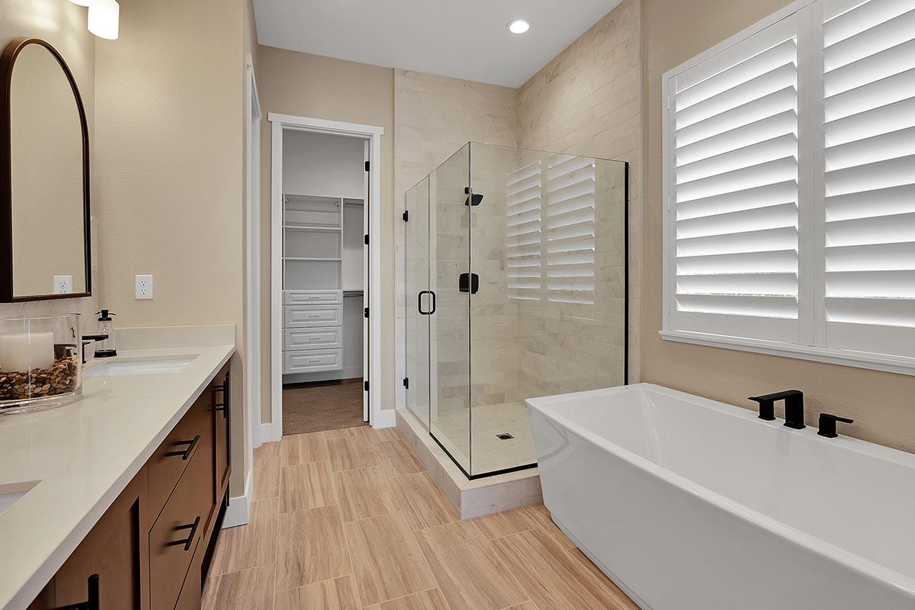 Kiper_SkyeAtRiverIslands_Res1-Bathroom_7402-11x8_geo