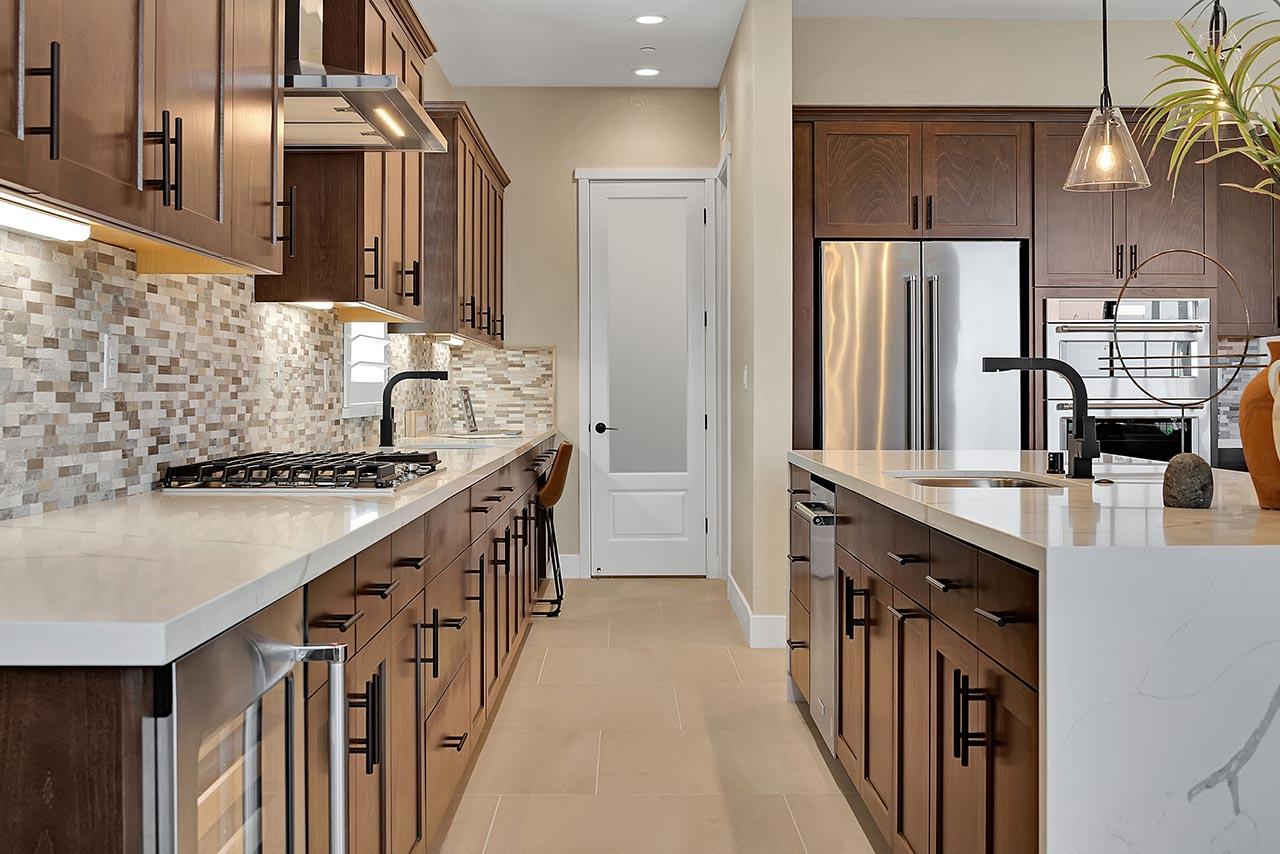 Kiper_SkyeAtRiverIslands_Res1-Kitchen1_2799a-11x8_geo