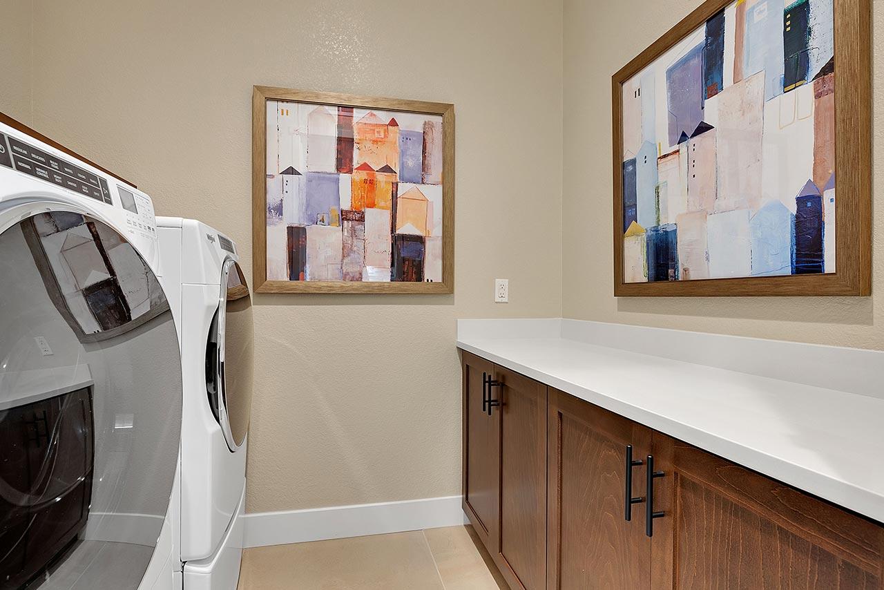 Kiper_SkyeAtRiverIslands_Res1-Laundry_7367-11x8_geo