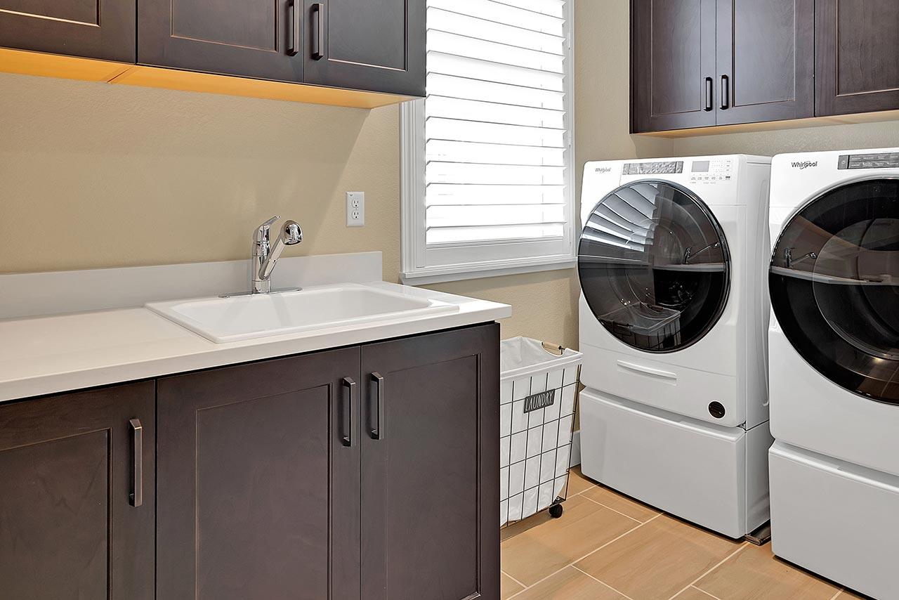 Kiper_SkyeAtRiverIslands_Res2-Laundry_2978-11x8_geo