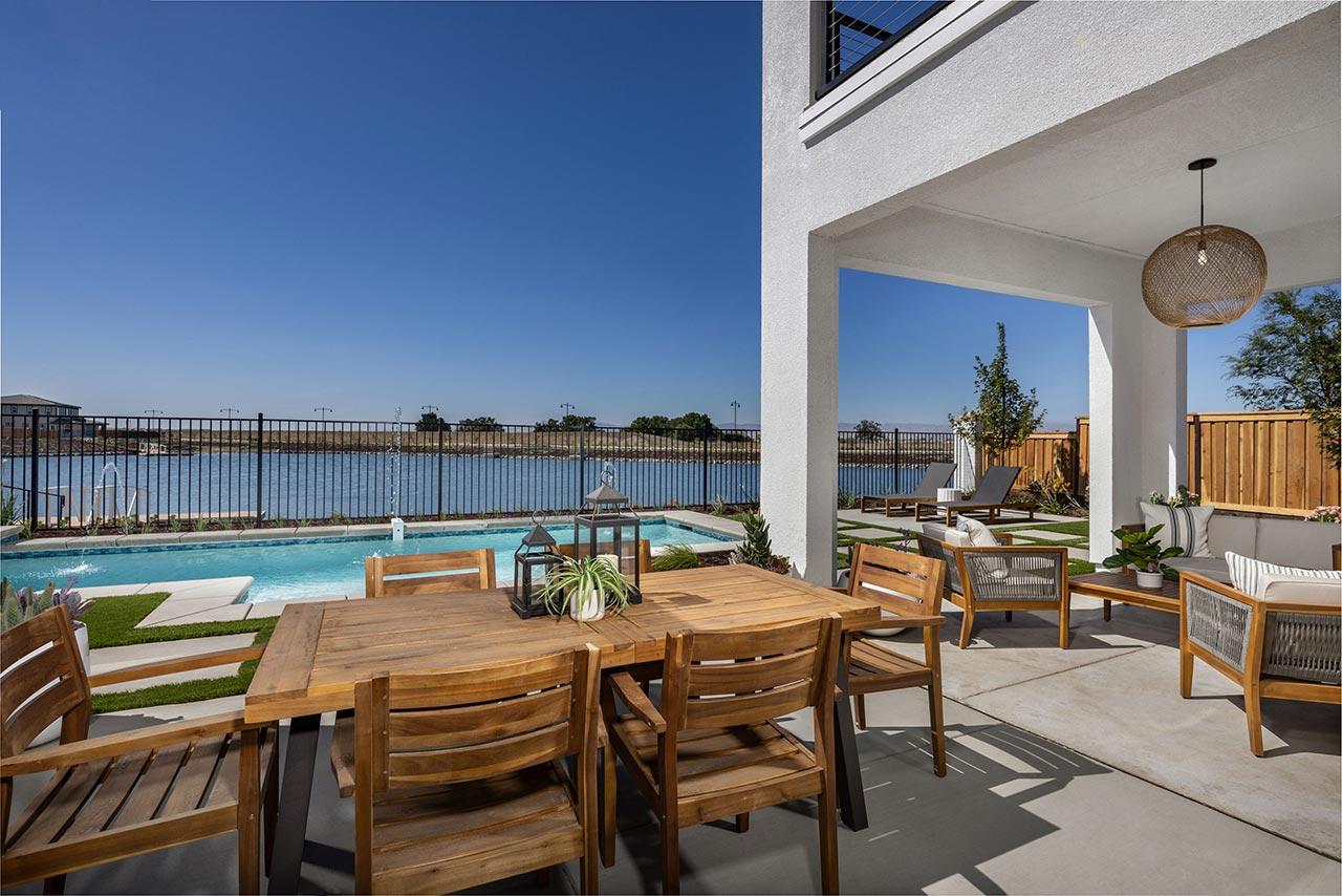 Kiper_SkyeAtRiverIslands_Res2-Patio2_8033c-11x8_geo