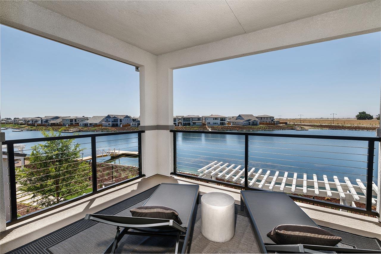 Kiper_SkyeAtRiverIslands_Res3-Balcony_1845A-11x8_geo