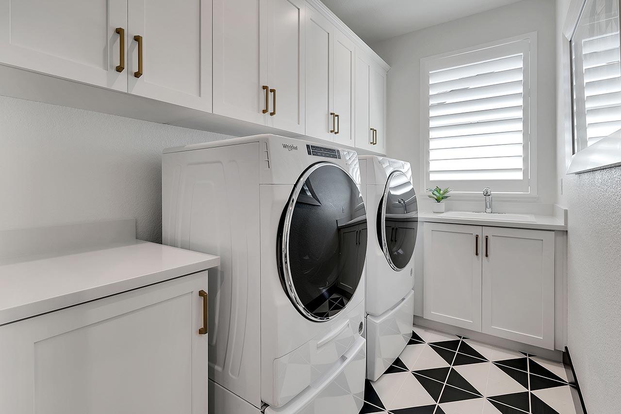 Kiper_SkyeAtRiverIslands_Res3-Laundry_2169-11x8_geo