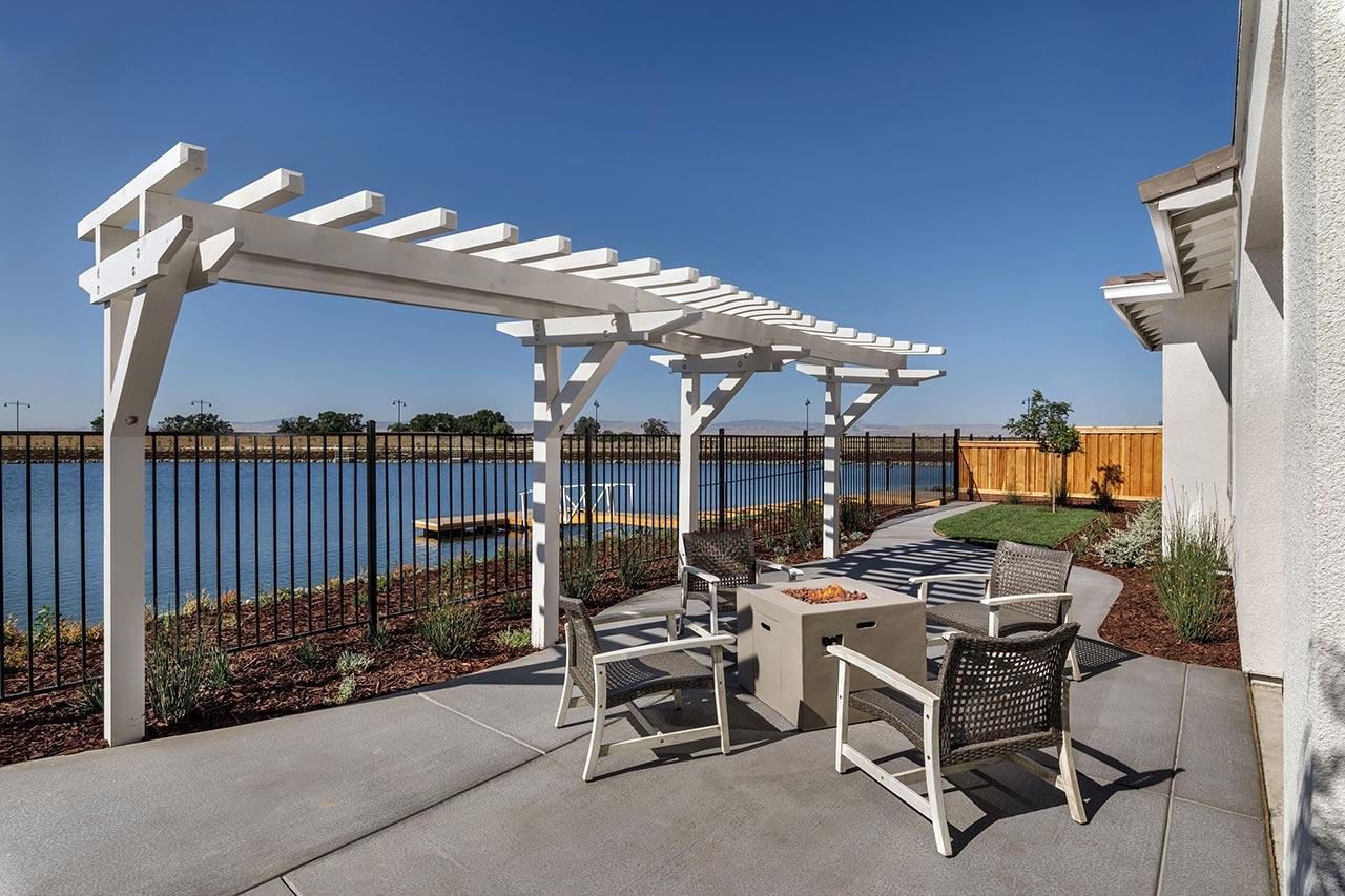 Kiper_SkyeAtRiverIslands_Res3-Patio_1487b-11x8_geo