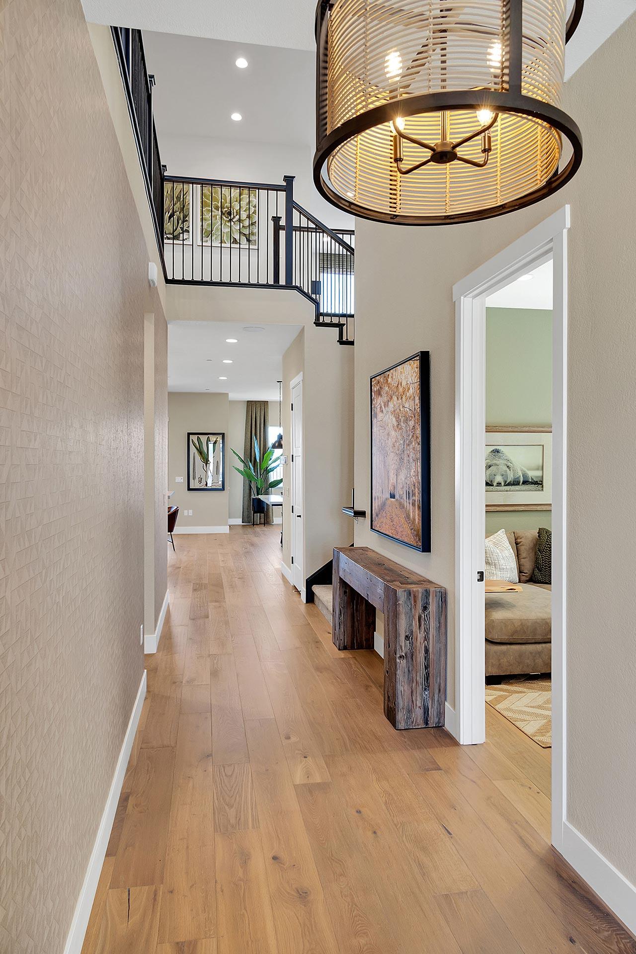 Kiper_SkyeAtRiverIslands_Res4-Hallway_2862a-11x8_geo