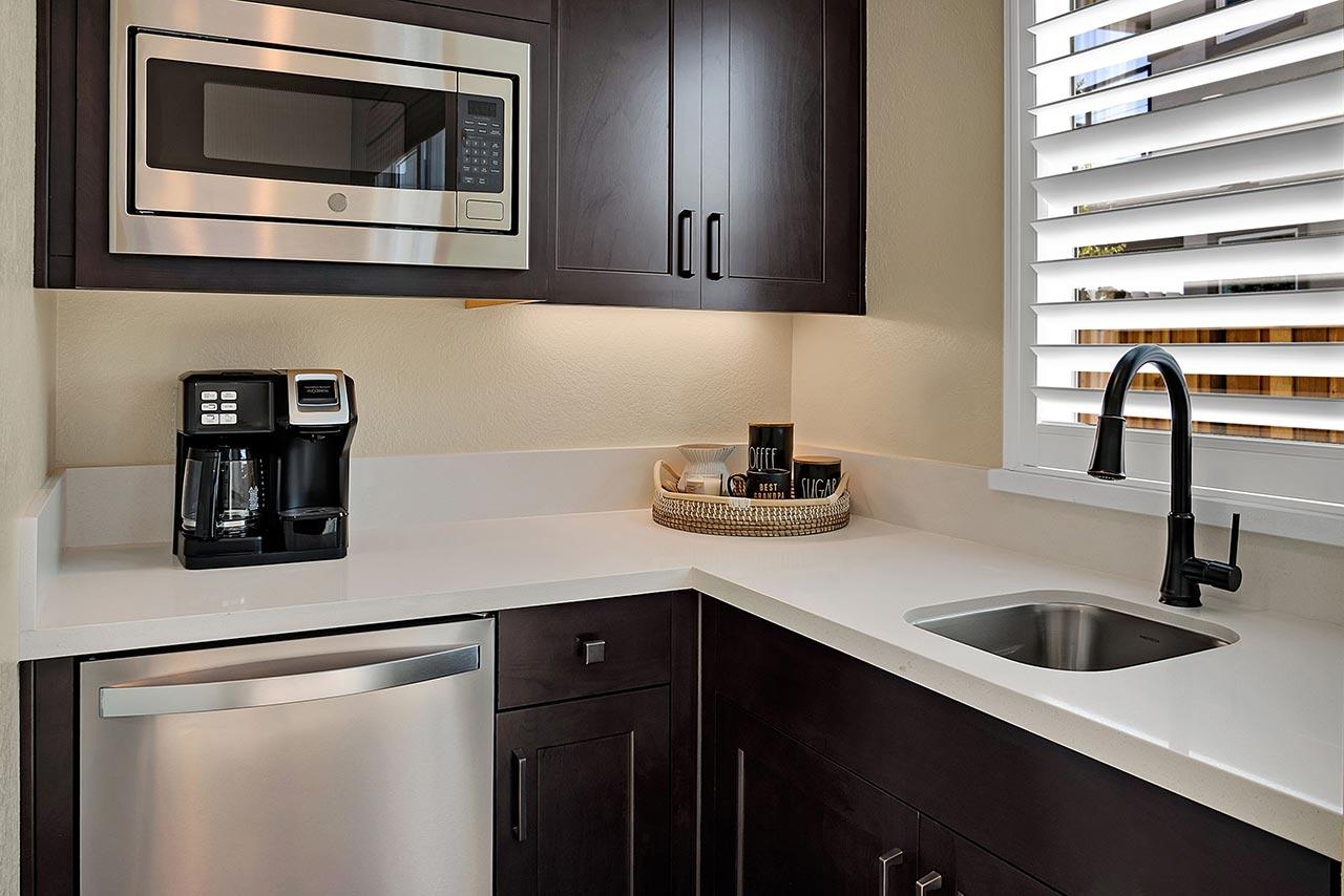 Kiper_SkyeAtRiverIslands_Res4-Kitchen_2883-11x8_geo