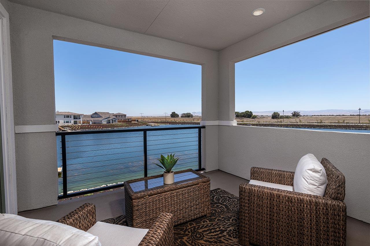 Kiper_SkyeAtRiverIslands_Res4-PrimaryBalcony_1123-11x8_geo