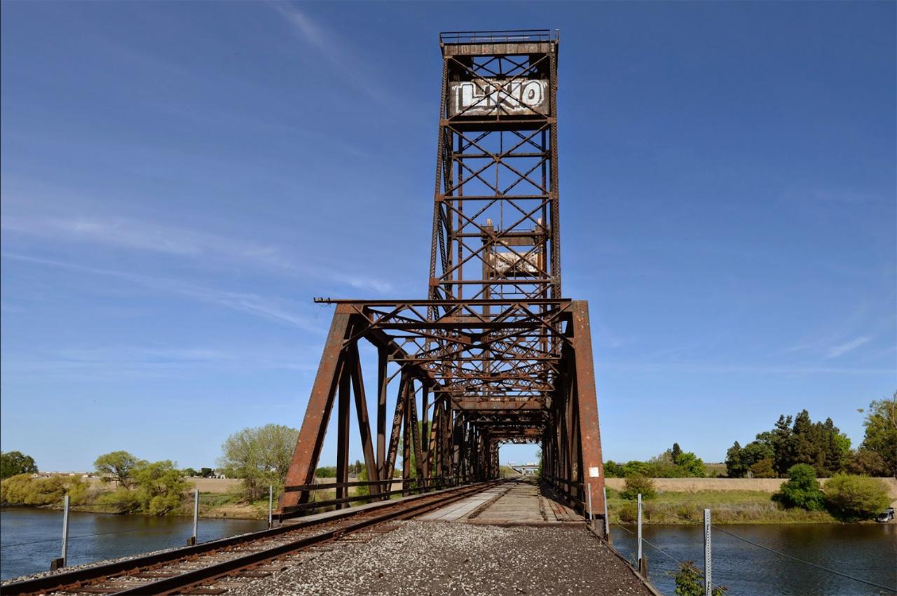 mossdale crossing bridge