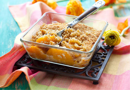 peach crisp in glass dish