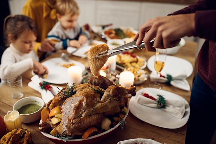 serving the thanksgiving turkey